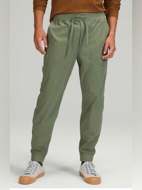 Lululemon ABC Jogger 30" *Warpstreme
Green Twill  size S, very good condition